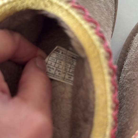 Ugg Tasman slippers.. gentley used. Outgrew too fast - Picture 5 of 6